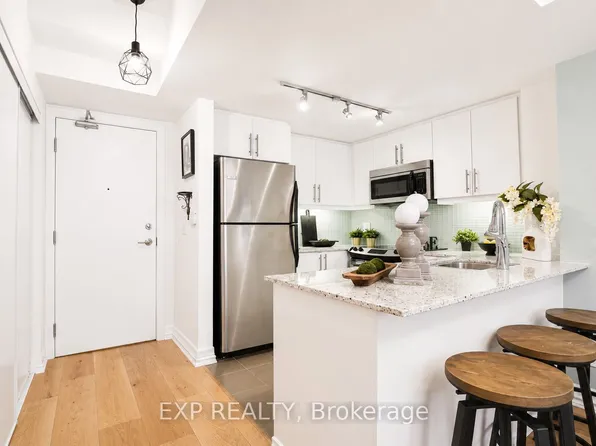 500 Saint Clair Ave W #404, Toronto, ON M6C 1A8