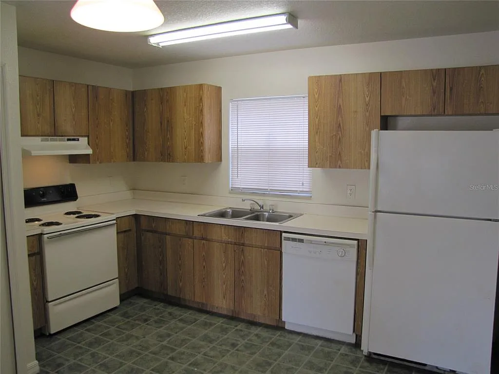 3 bed, 2.0 bath, 990 sqft, $2,200 — Photo 4