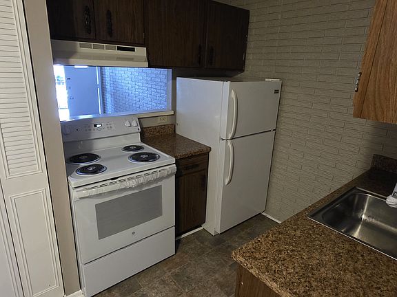 5th image of 4012 Dupont Cir APT 306