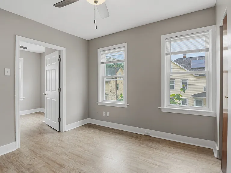 6 Oswald St #1 — Photo 7