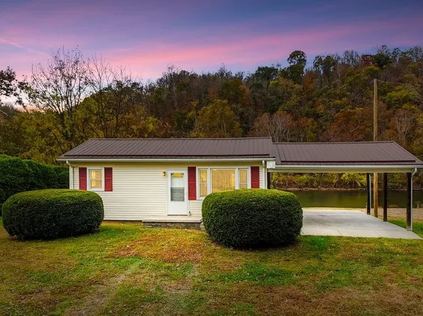 306 Cliffview Dr, Pembroke, VA 24136