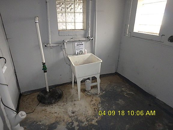 4th image of 579 Gordon Ave