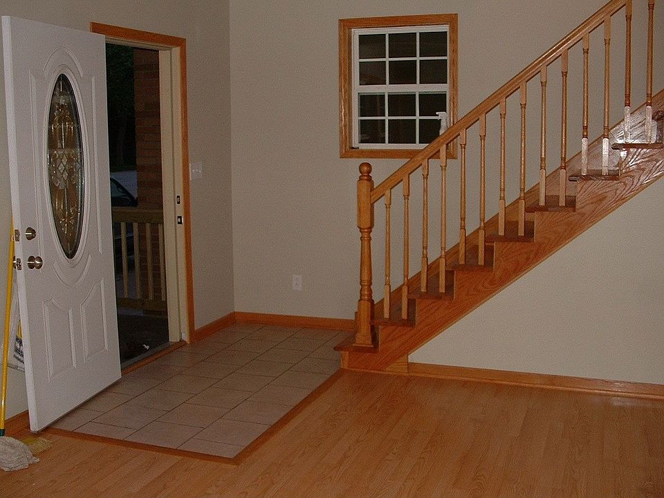 1st image of 826 S Schuyler Ave