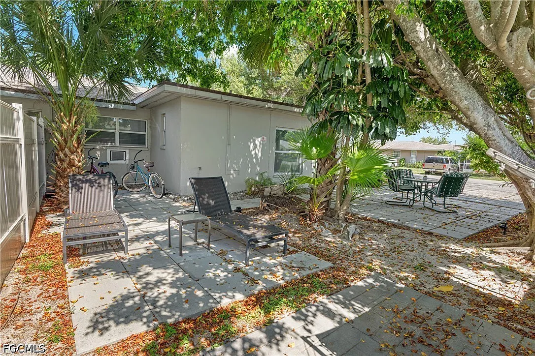 1 bed, 1.0 bath, 430 sqft, $1,395 — Photo 2