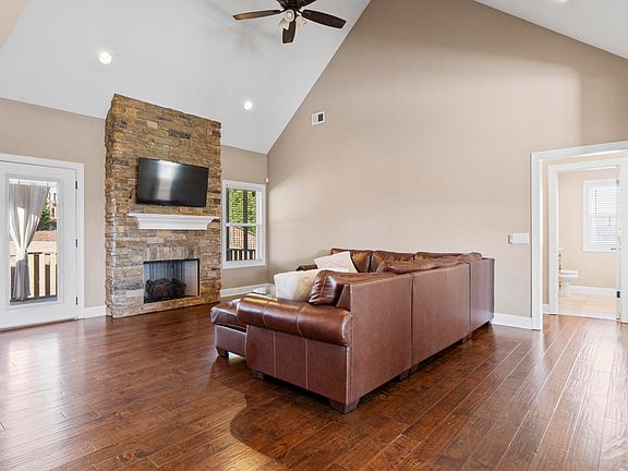 5th image of 125 Angel Oak Way