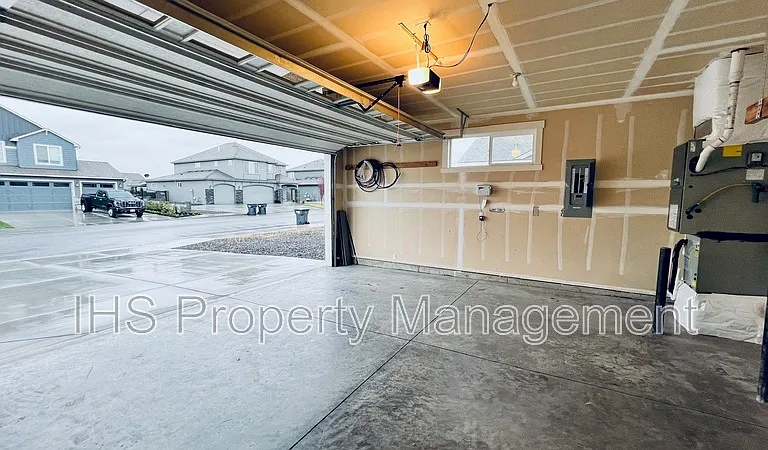 9801 Silverbright Dr — Photo 35