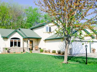 790 Meadowood Dr, Woodbury, MN 55125