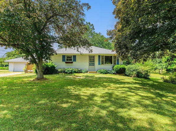 356 Riverview Dr, Plainwell, MI 49080