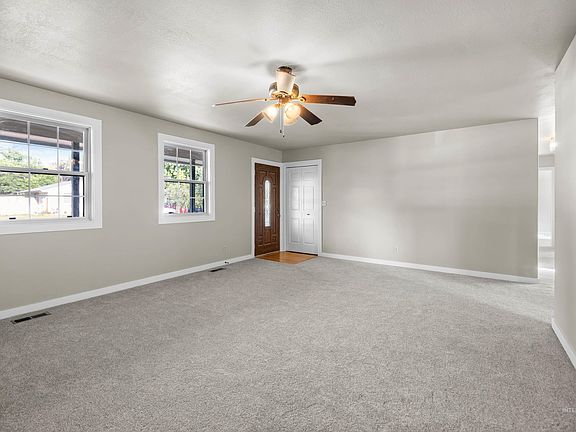 4th image of 381 S Hayward Ave