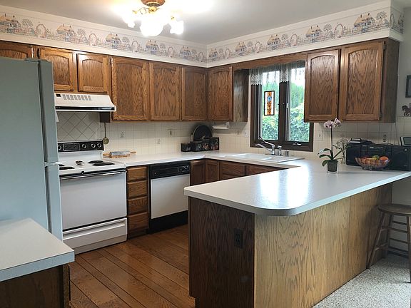 5th image of 1230 Huckleberry Ln
