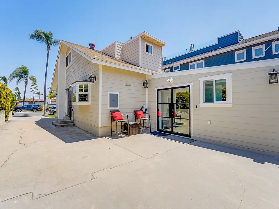208 J Ave #1/2