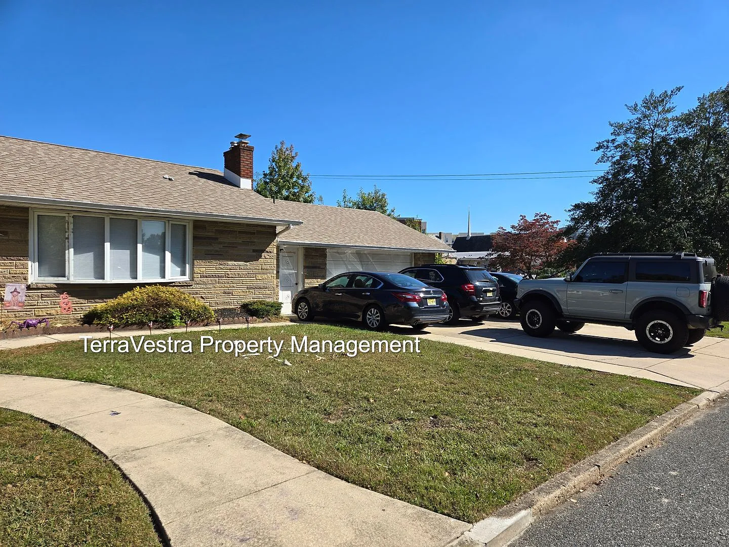 College rental 5 bedroom 4 bathroom Now showing for 2027-2028 school year — Photo 3