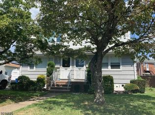 7 Oak St, Elmwood Park, NJ 07407