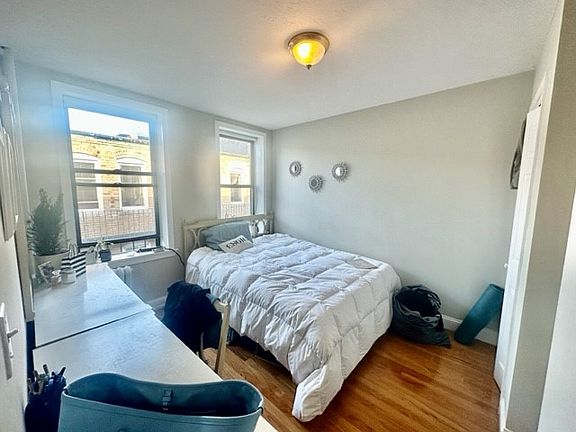 4th image of 220 Hanover St APT 1