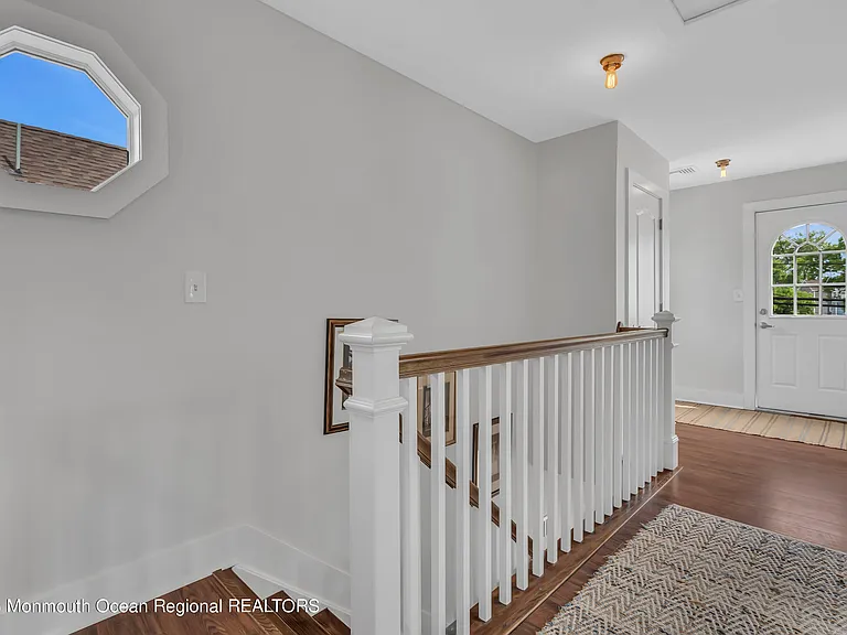 237 Bay Ave — Photo 36
