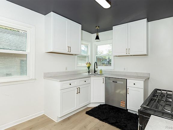 4th image of 514 Greenwood St