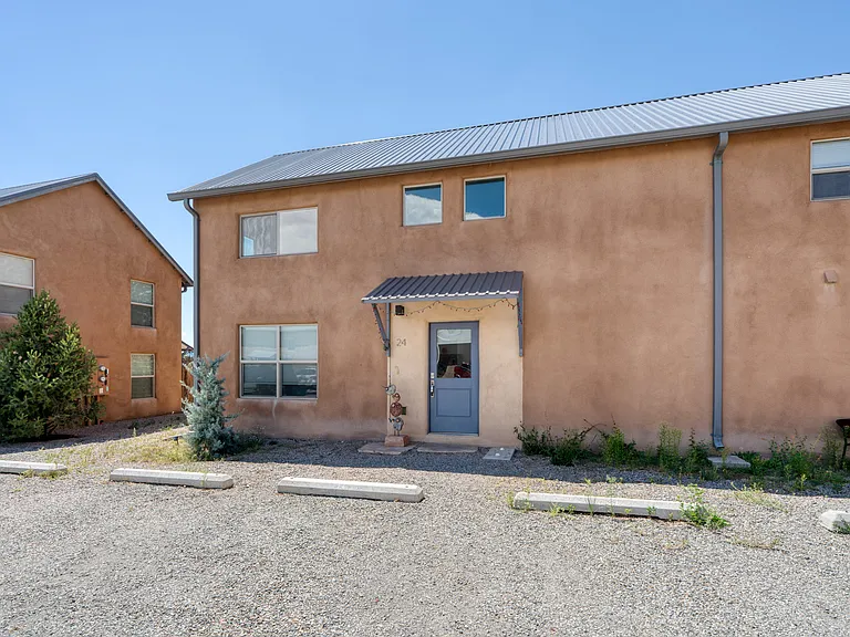 2180 W Alameda St #24 — Photo 2