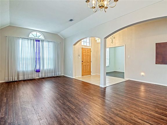 4th image of 529 Stonewall Ct