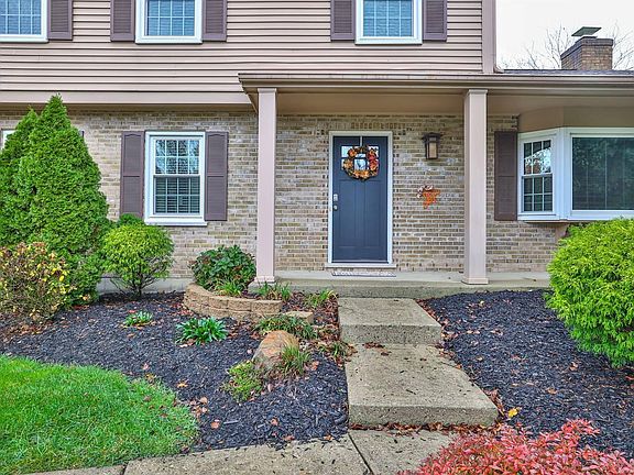 3rd image of 3165 Royal Windsor Dr