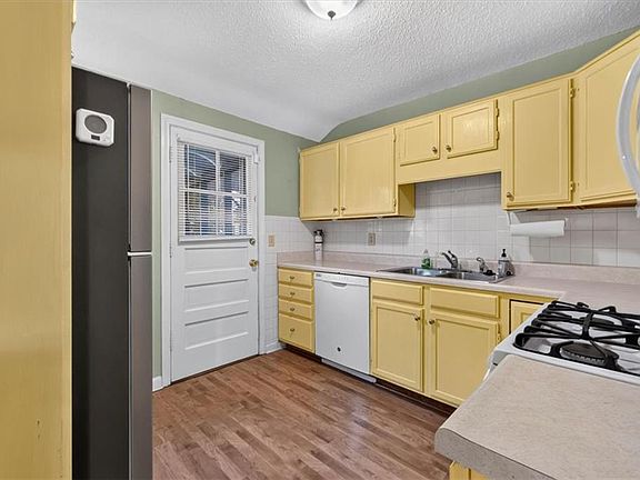 5th image of 5306 W 71st St