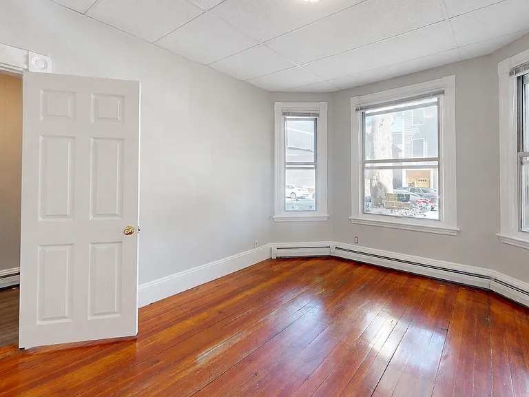 346 Chelsea St #1 — Photo 3