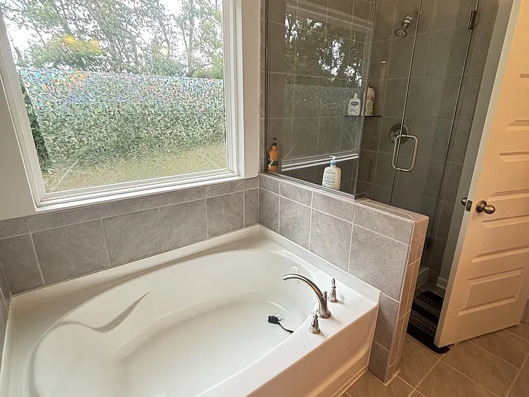 531 Montrose Dr — Photo 9