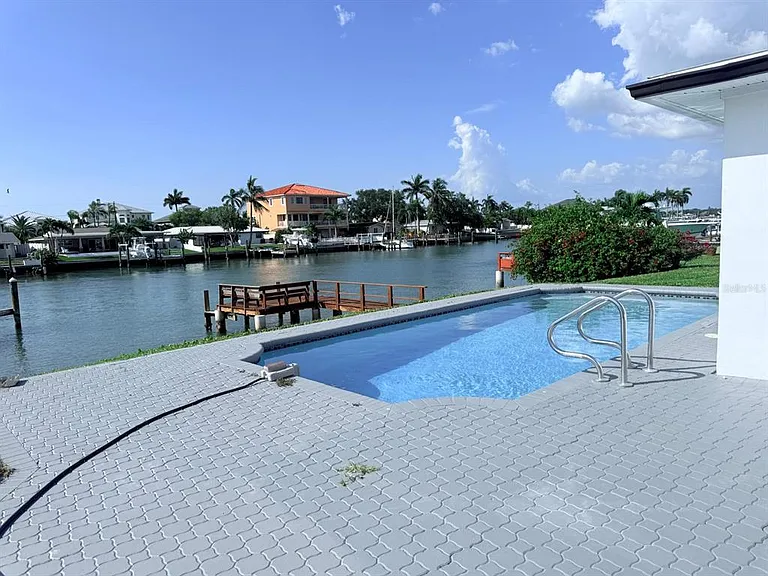 720 Capri Blvd — Photo 36