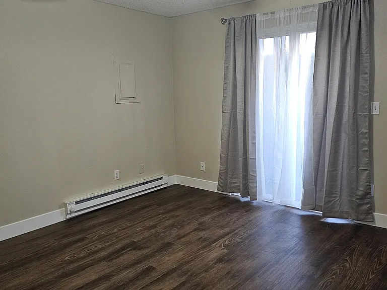 1561 N Manzanita St — Photo 10
