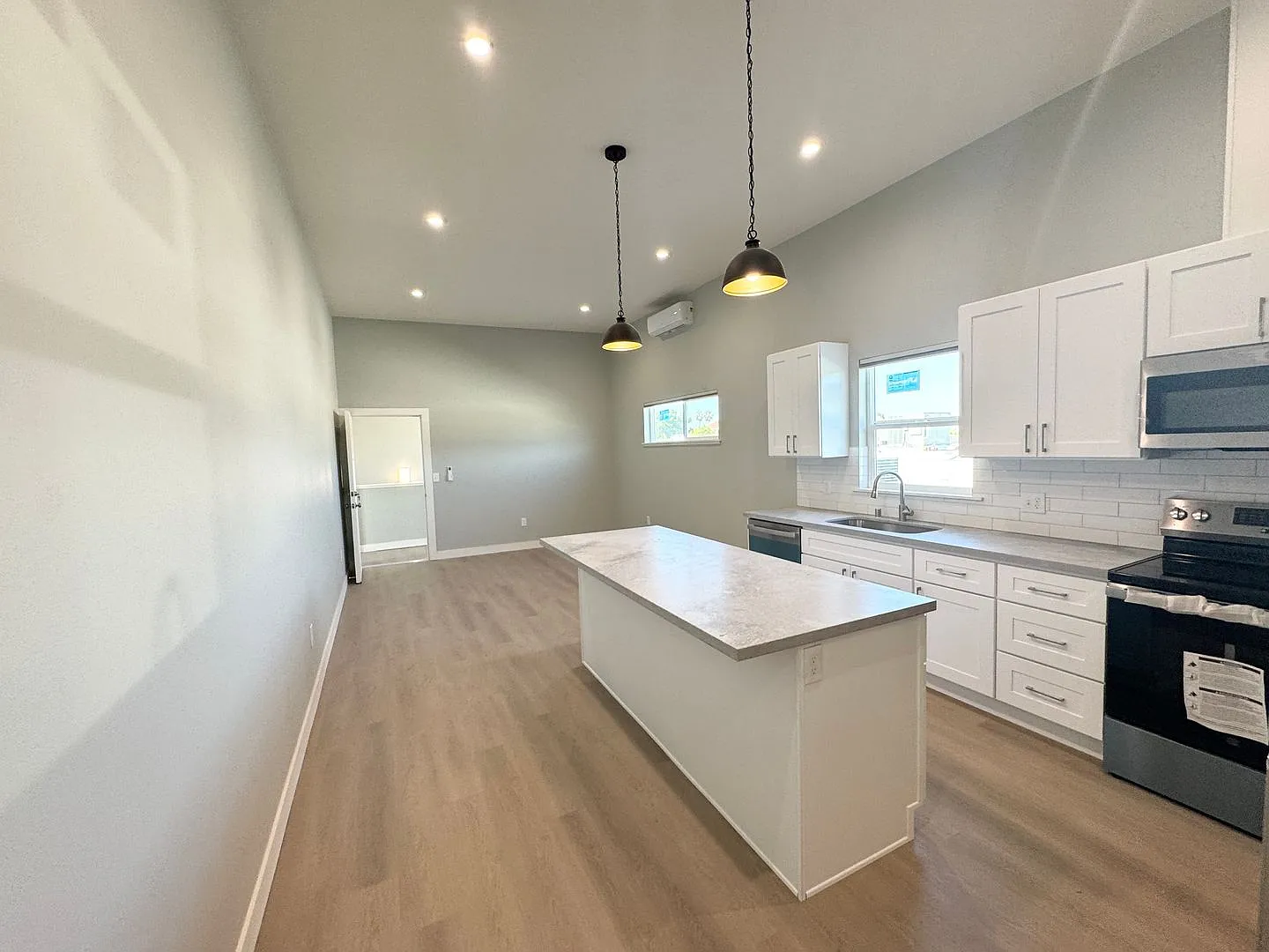 Executive Fully Upgraded Condo in Downtown Livermore — Photo 3