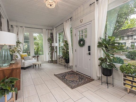 5th image of 8 S Evergreen St