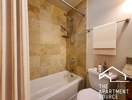 639 W Wrightwood Ave #202 — Photo 4