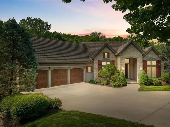 6508 Turnberry Ct, Parkville, MO 64152