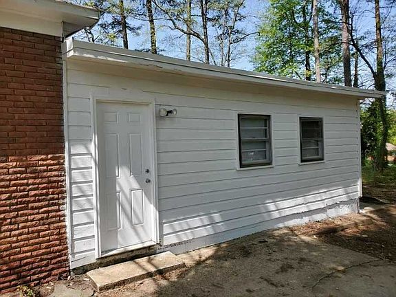 4th image of 802 Black Springs Dr