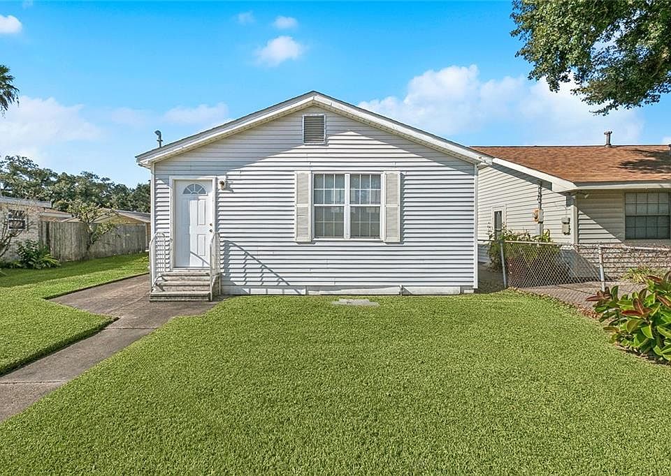 1st image of 830 Colonial Club Dr