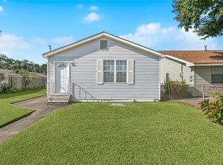 830 Colonial Club Dr, New Orleans, LA 70123