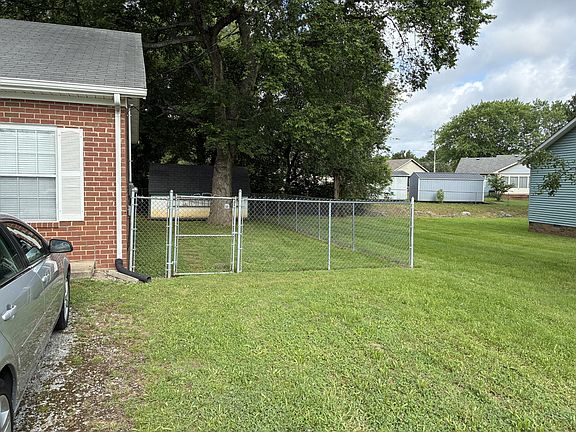 5th image of 301 Summer Dr