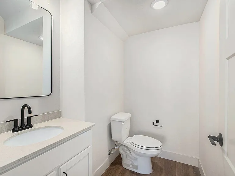 5631-5735 E Revere Dr — Photo 12