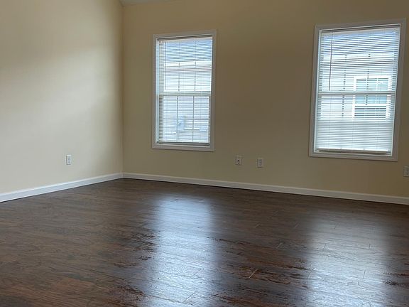 3rd image of 277 Stone Hollow Ln