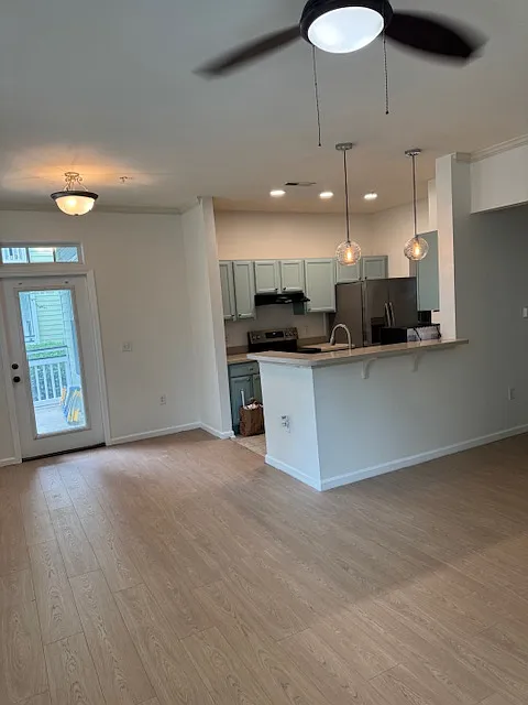 3 bed, 1275 sqft, $3,100 — Photo 4