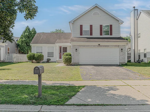 1111 Clover Hill Ln, Elgin, IL 60120