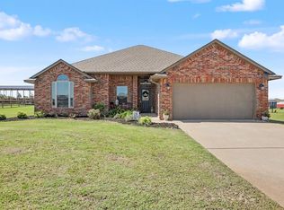 1941 Debbie Dr, Guthrie, OK 73044
