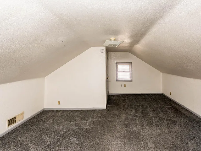 719 Caroline St #F — Photo 3