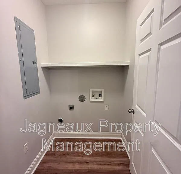 2137 La Cache Dr — Photo 15