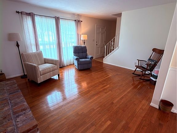 3rd image of 1802 Clearbrook Dr