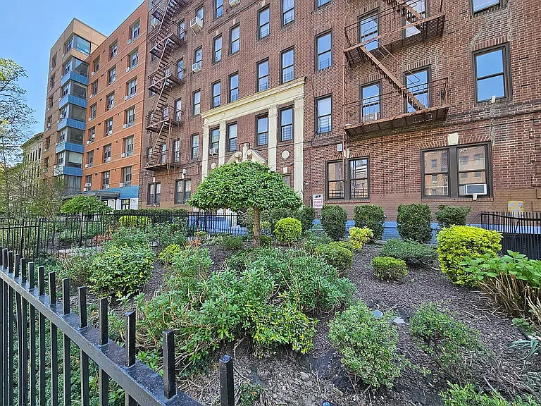 218 Linden Blvd #E4 — Photo 2