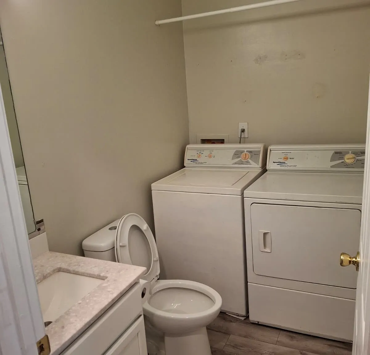 3 bed, 2.5 bath, 1200 sqft, $2,300 — Photo 4