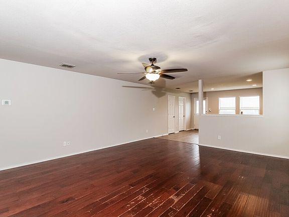 5th image of 1844 Thorntree Ln