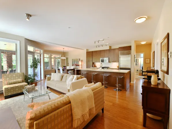 3355 Rosemary Heights Dr #108, Surrey, BC V3Z 2H5
