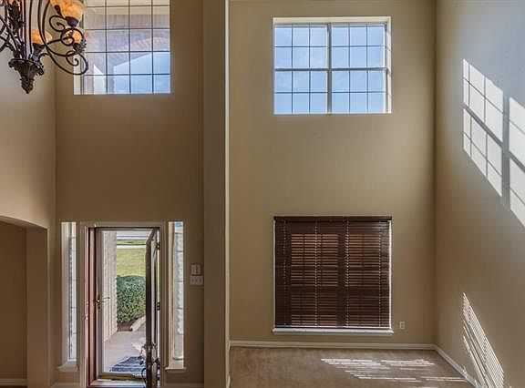 3rd image of 524 Teresa Ln