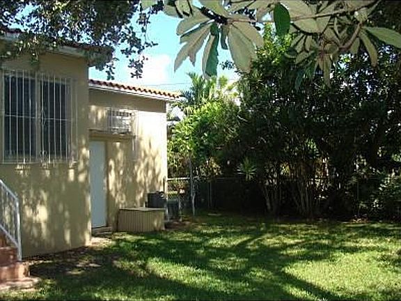 5th image of 16 Alcantarra Ave
